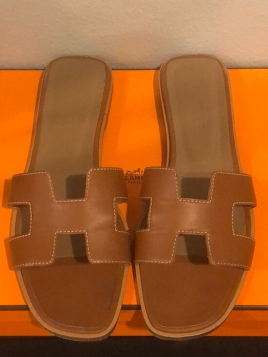 Hermes. Shoes - Hermès Oran Gold Piqûres Écrues Tan Sandals